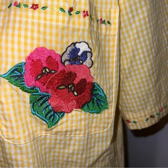 Karen Scott M,Yellow/White Checkered Embroidered butterfly flower button front - Picture 9 of 13